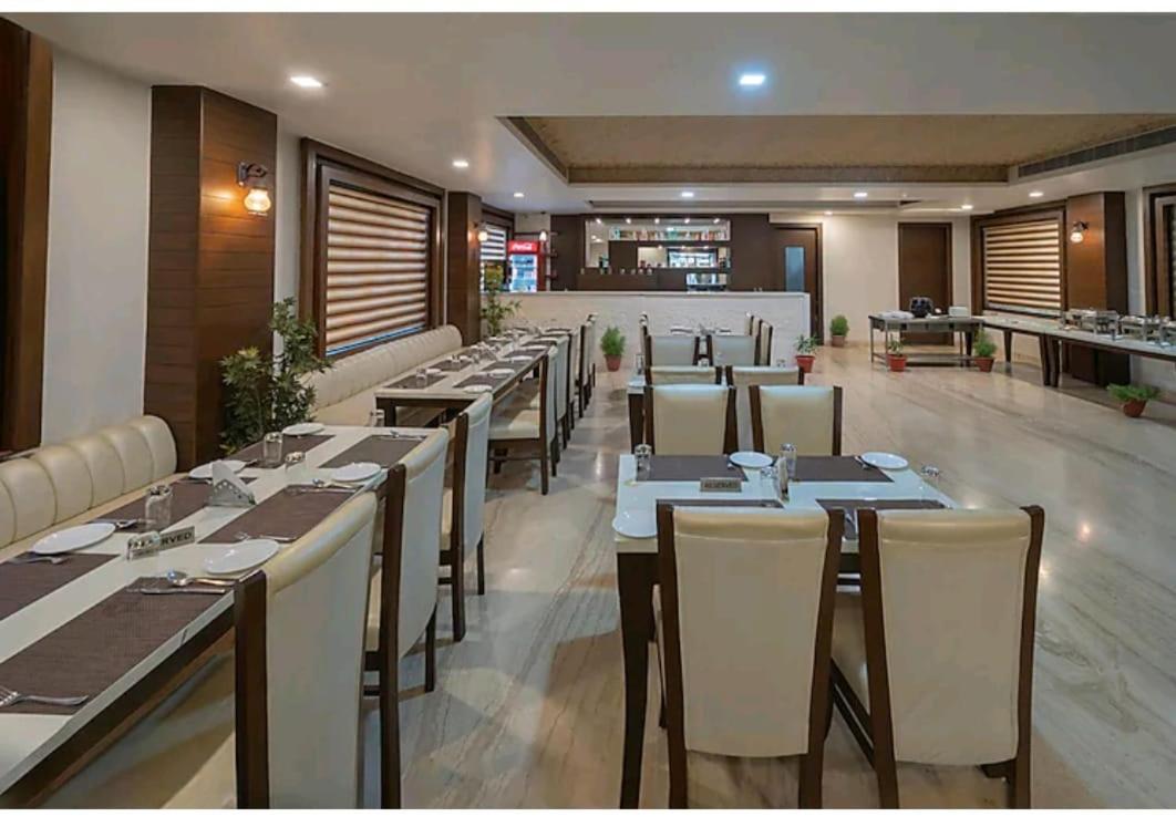 Hotel Agra Grande By Goyal Hoteliers Esterno foto