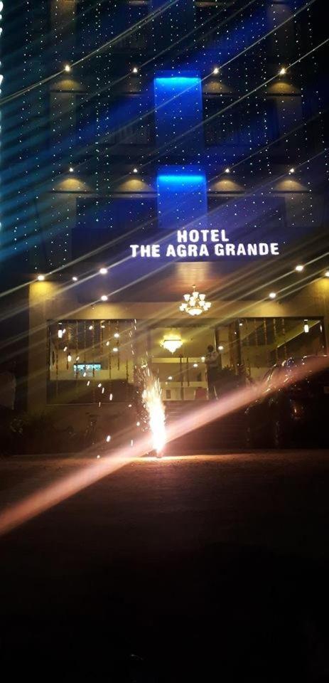 Hotel Agra Grande By Goyal Hoteliers Esterno foto