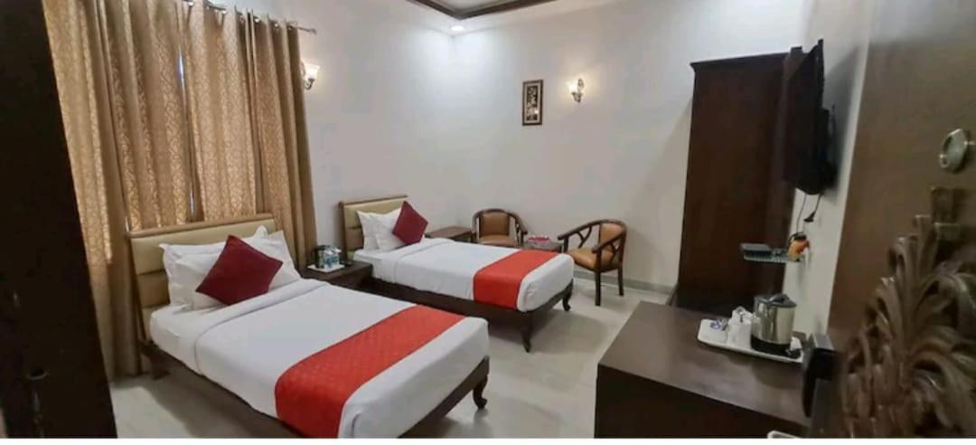 Hotel Agra Grande By Goyal Hoteliers Esterno foto