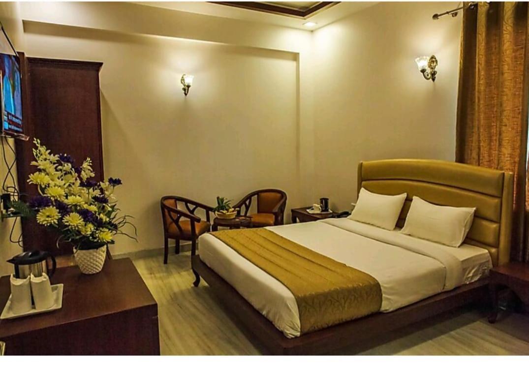 Hotel Agra Grande By Goyal Hoteliers Esterno foto