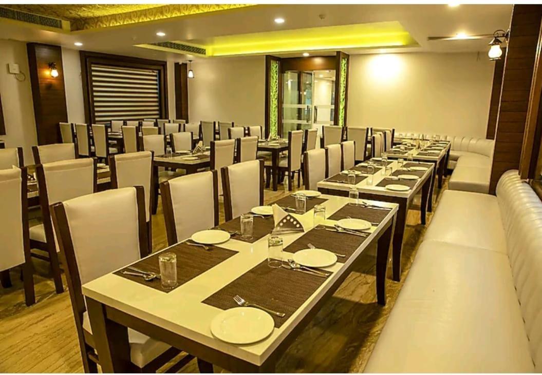 Hotel Agra Grande By Goyal Hoteliers Esterno foto