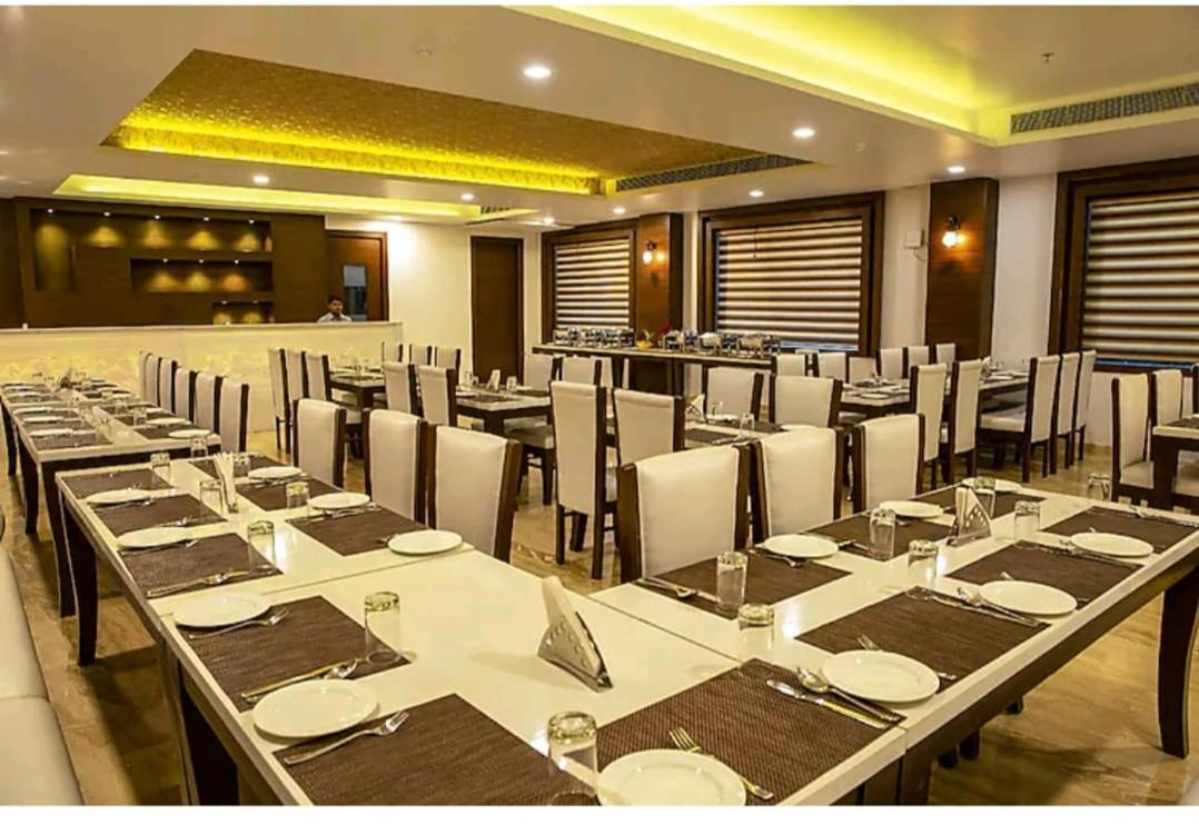 Hotel Agra Grande By Goyal Hoteliers Esterno foto