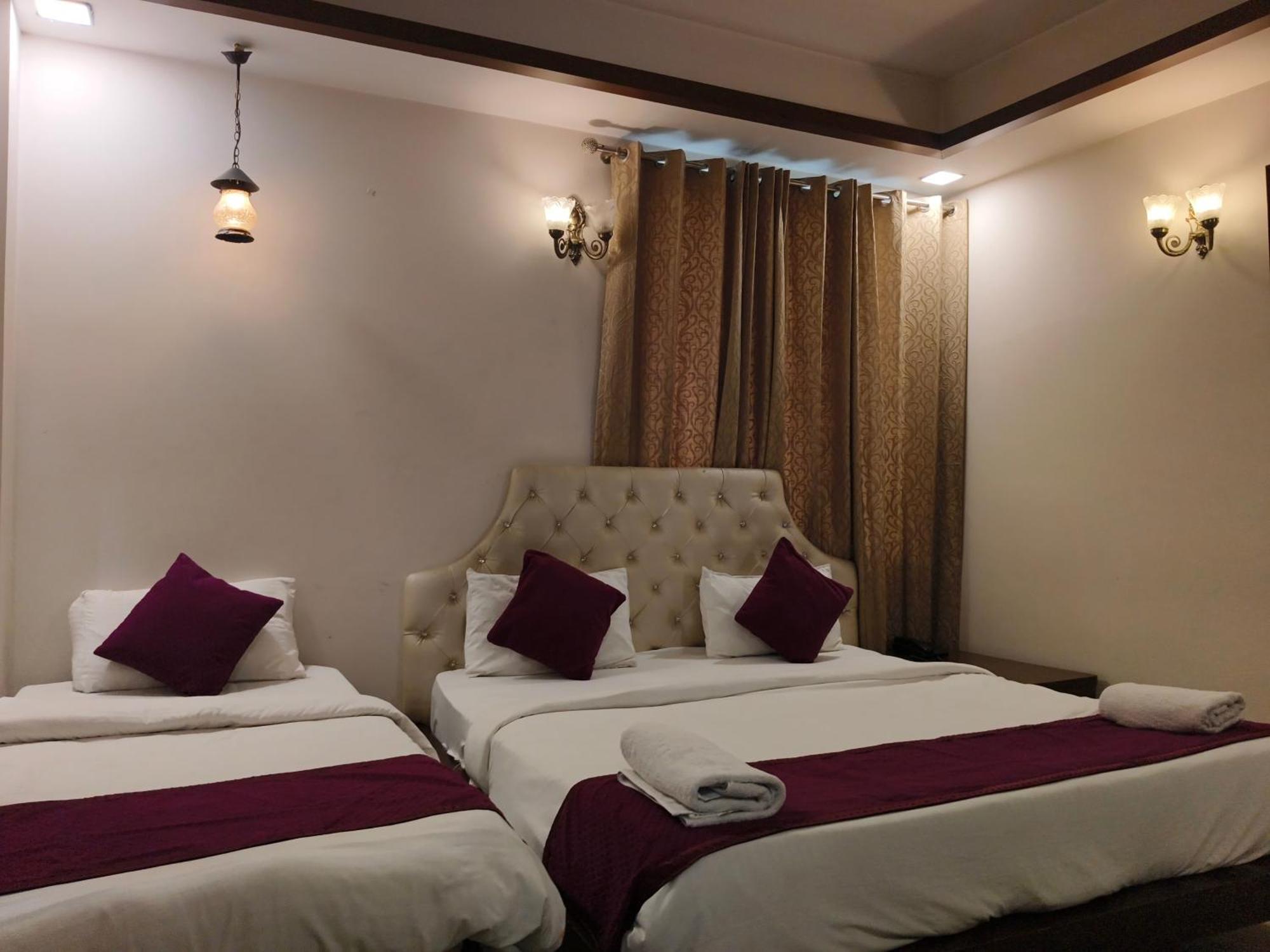 Hotel Agra Grande By Goyal Hoteliers Esterno foto
