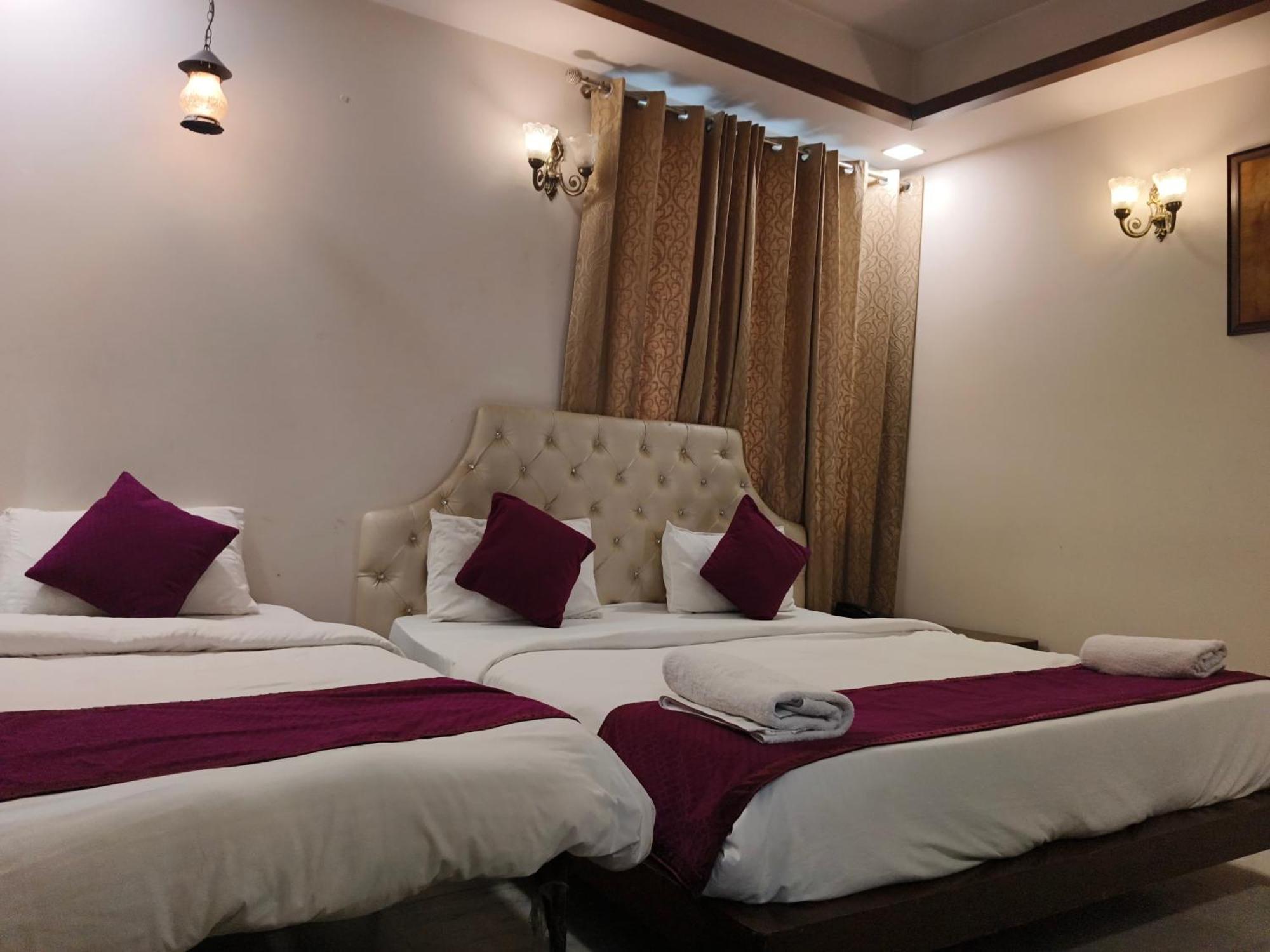 Hotel Agra Grande By Goyal Hoteliers Esterno foto