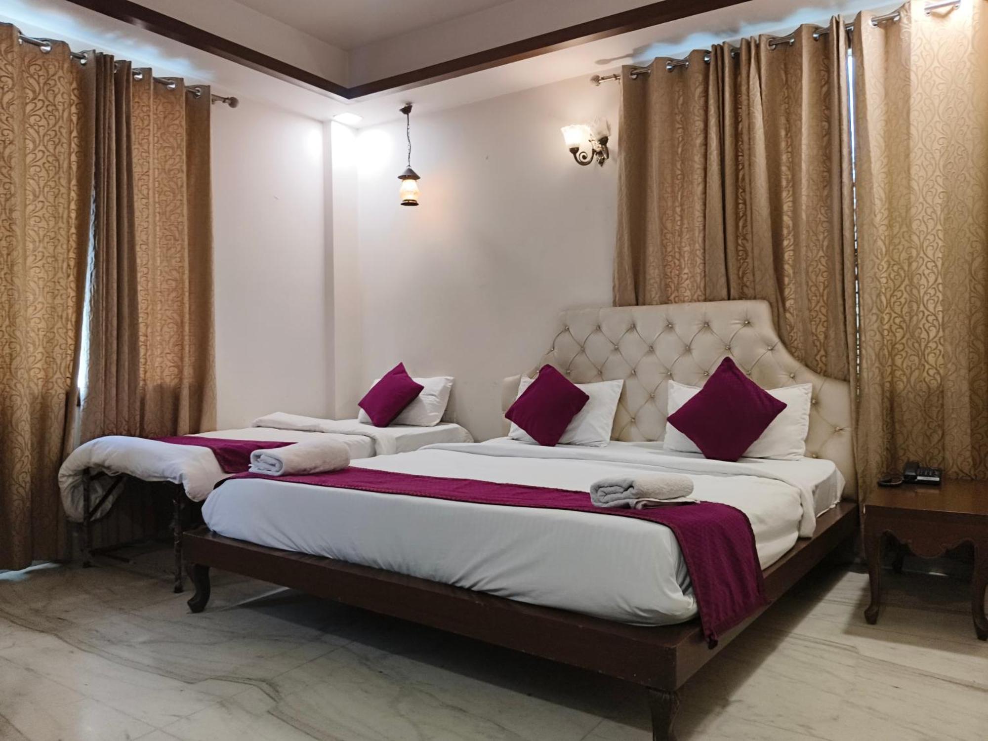 Hotel Agra Grande By Goyal Hoteliers Esterno foto